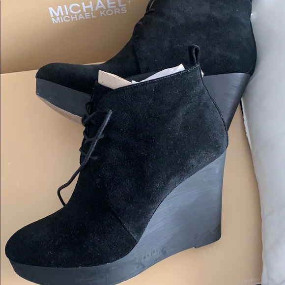 Mint condition Michael Kors booties - Picture 4 of 6